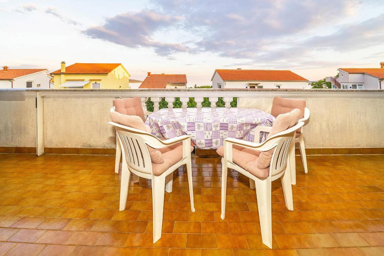 Apartments Jurina 2 Крк Экстерьер фото