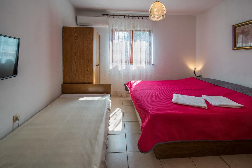 Apartments Jurina 2 Крк Экстерьер фото